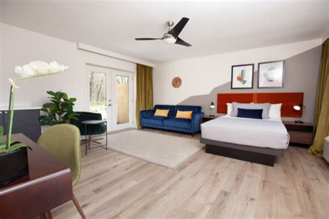 4411 inn and suites - 4411 Inn & Suites menawarkan kamar ber-AC di Michigan City. Hotel bintang 3 ini menawarkan layanan concierge.